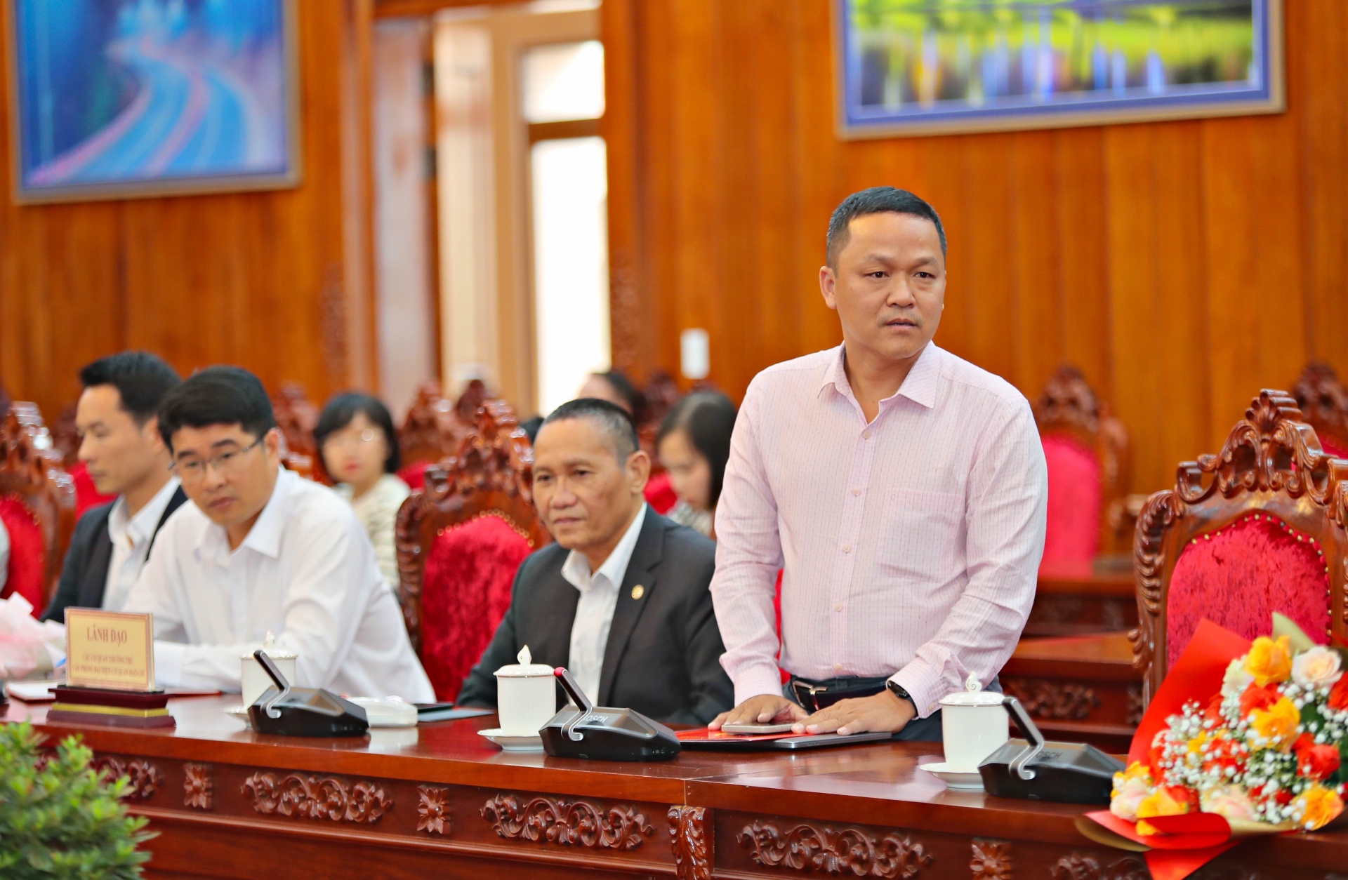 Nhà báo Võ Tùng- Báo Pháp Luật TP Hồ Chí Minh phát biểu chia sẻ tại buổi gặp mặt