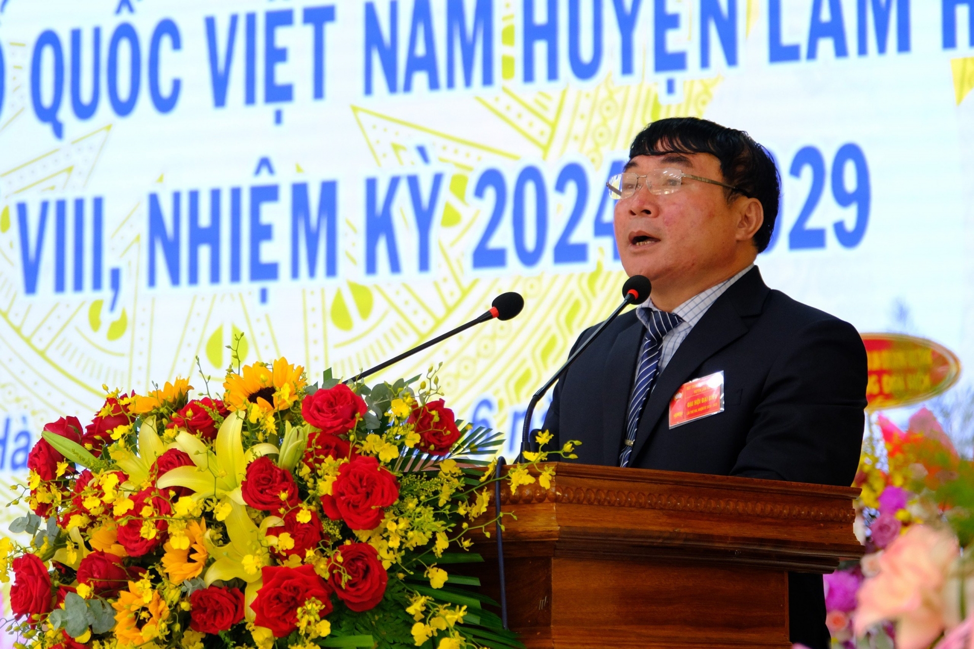 Ông Hoàng Sơn - Chủ tịch Ủy ban MTTQ Việt Nam huyện Lâm Hà phát biểu khai mạc Đại hội