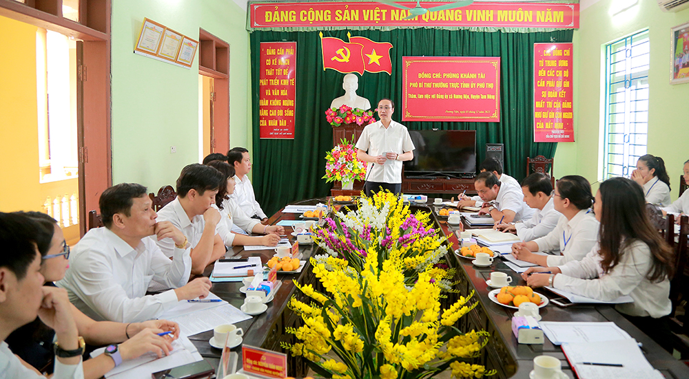 Phó Bí thư Thường trực Tỉnh ủy dự sinh hoạt chi bộ và làm việc tại xã Hương Nộn