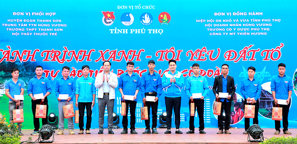 Sôi nổi chương trình “Hành trình xanh - Tôi yêu Đất Tổ”