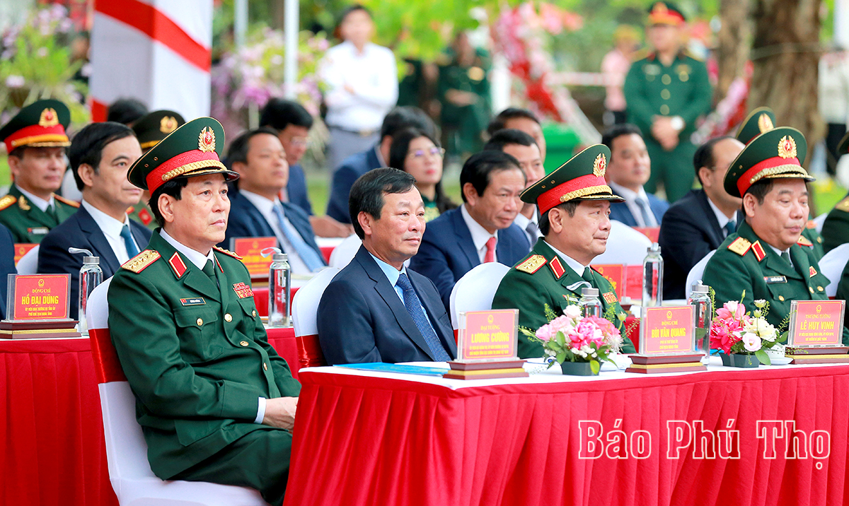 Khánh thành Bức phù điêu “Bác Hồ nói chuyện với cán bộ, chiến sĩ Đại đoàn quân Tiên Phong”