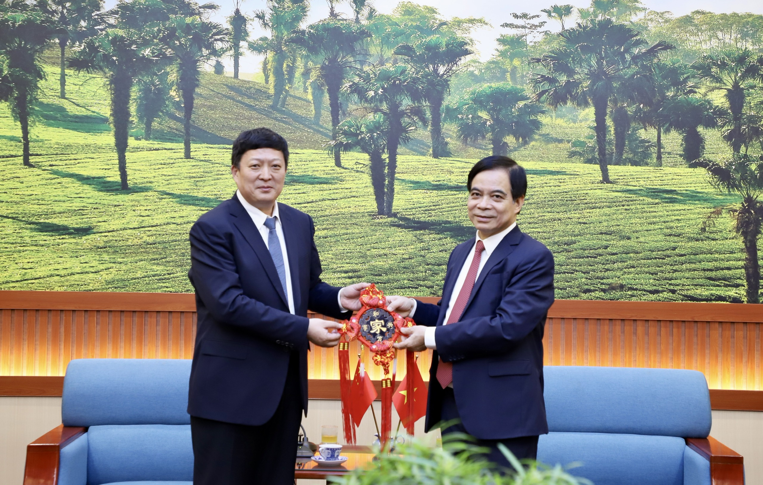 Đoàn công tác thành phố Lâm Nghi, tỉnh Sơn Đông - Trung Quốc thăm và làm việc tại tỉnh