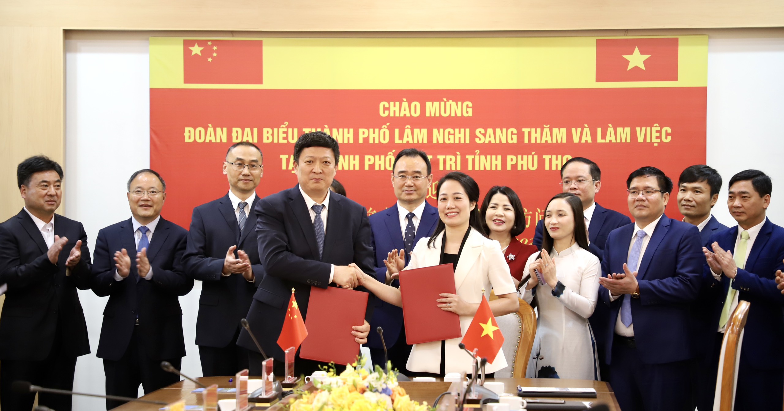 Ký kết thỏa thuận thiết lập quan hệ hợp tác hữu nghị giữa hai thành phố Việt Trì và Lâm Nghi