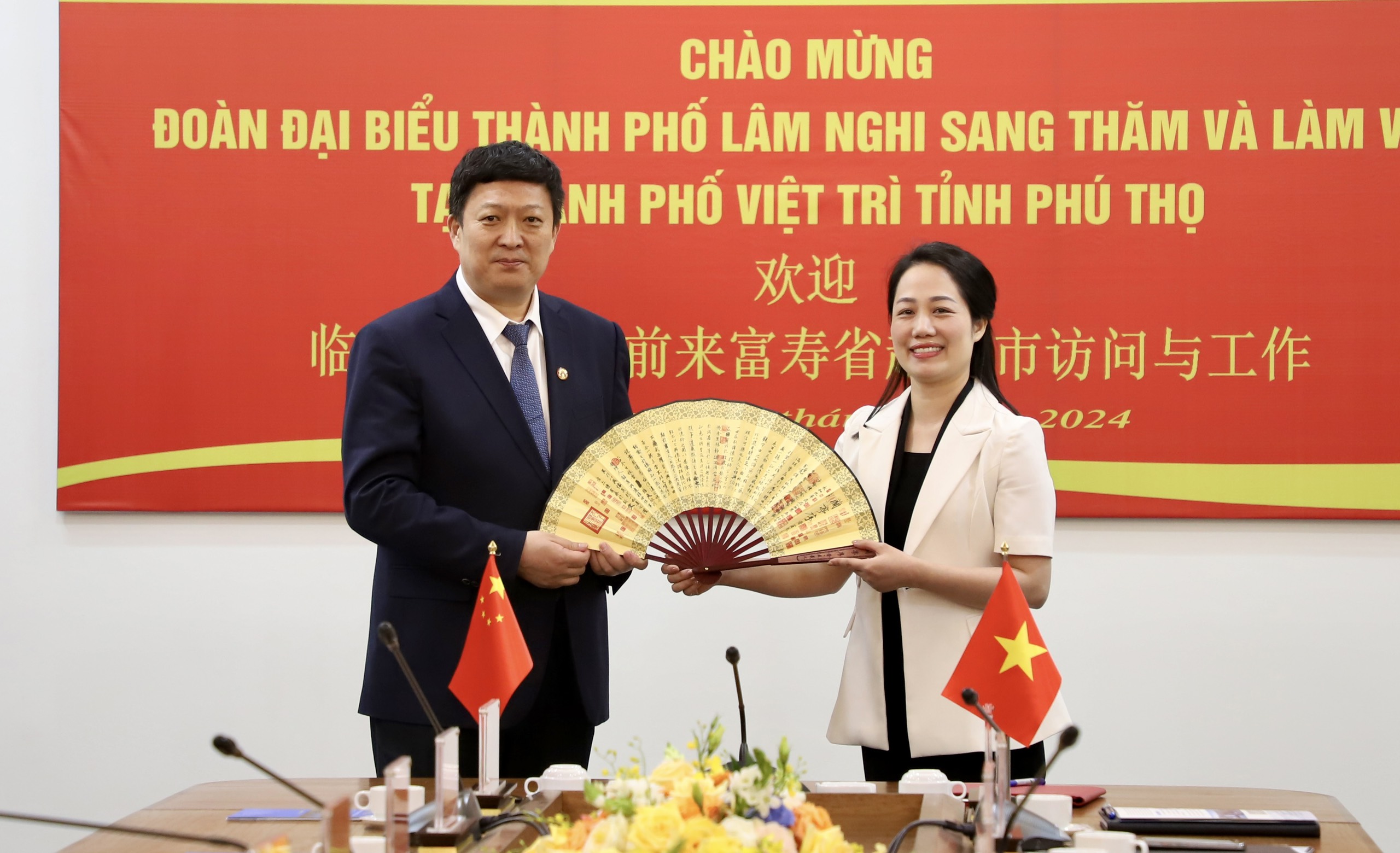 Ký kết thỏa thuận thiết lập quan hệ hợp tác hữu nghị giữa hai thành phố Việt Trì và Lâm Nghi