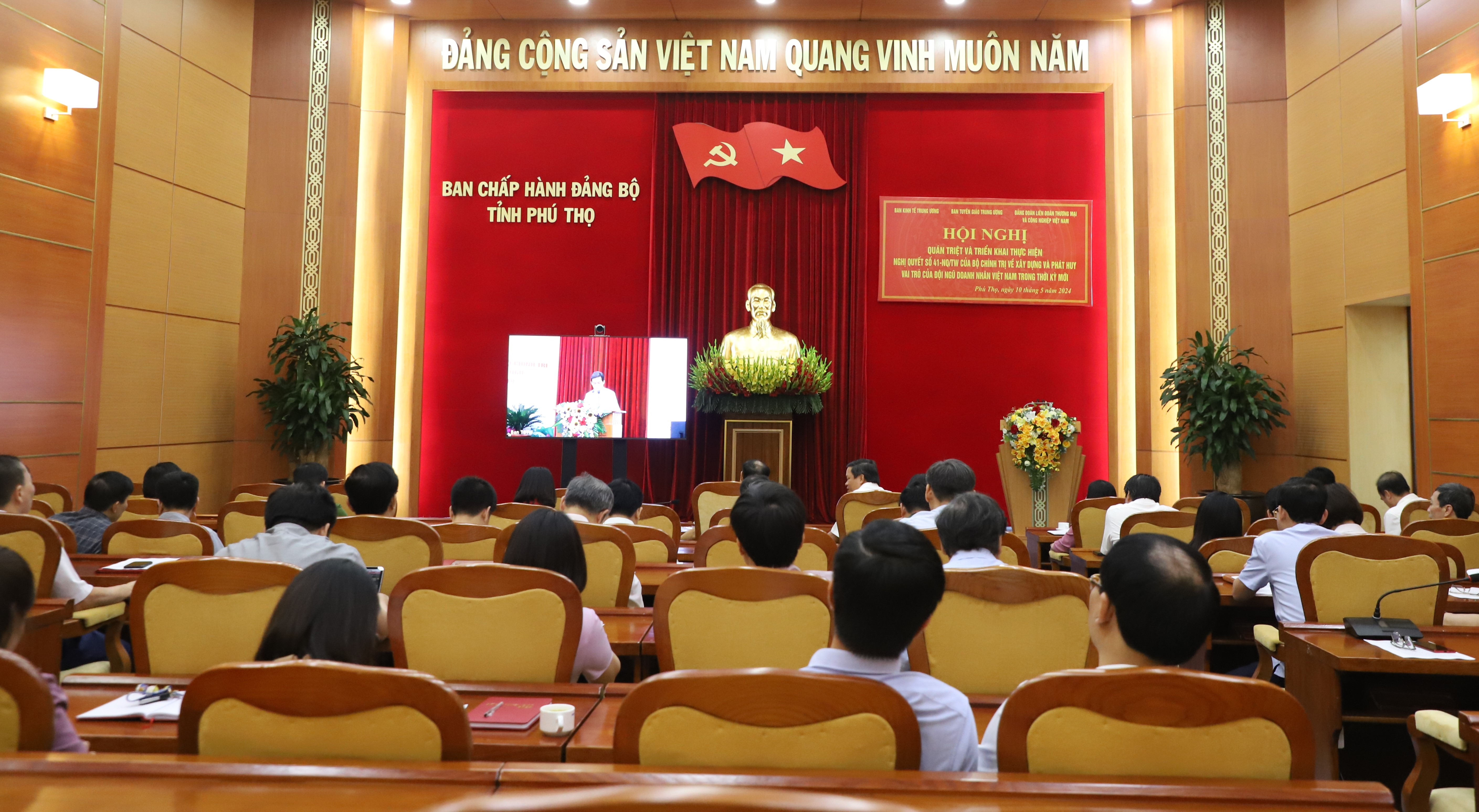 Quán triệt, triển khai Nghị quyết số 41 về xây dựng và phát huy vai trò của đội ngũ doanh nhân Việt Nam trong thời kỳ mới