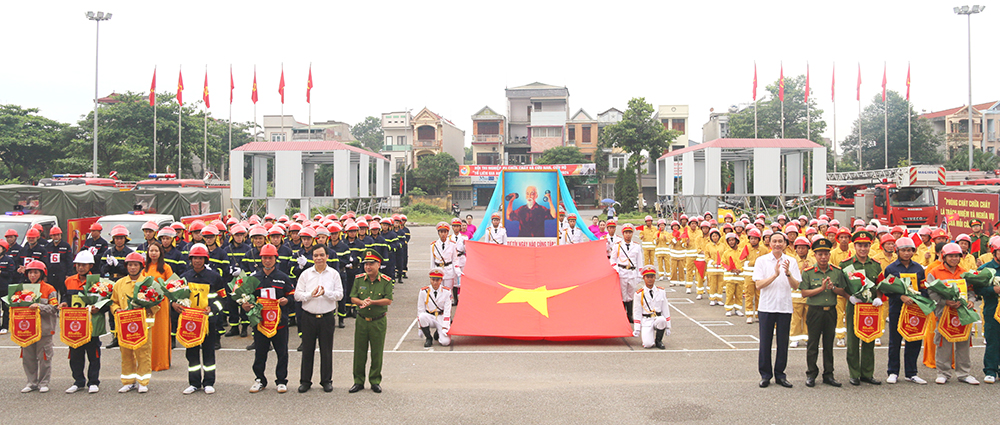 Hội thi nghiệp vụ chữa cháy và cứu nạn, cứu hộ “Tổ liên gia an toàn phòng cháy, chữa cháy”