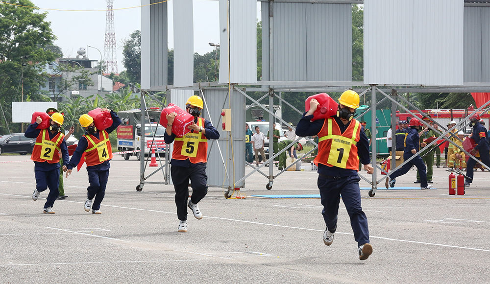 Hội thi nghiệp vụ chữa cháy và cứu nạn, cứu hộ “Tổ liên gia an toàn phòng cháy, chữa cháy”