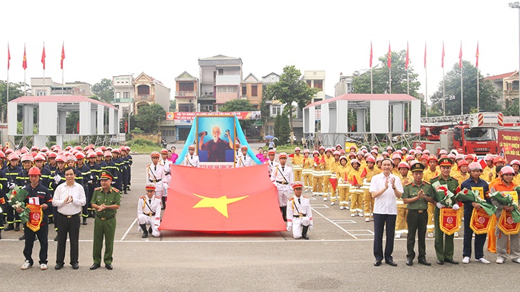 Hội thi nghiệp vụ chữa cháy và cứu nạn, cứu hộ “Tổ liên gia an toàn phòng cháy, chữa cháy”