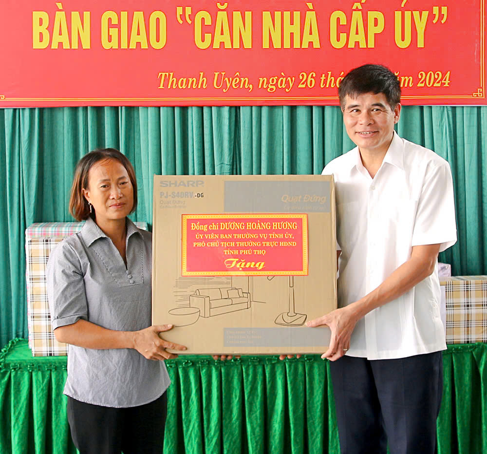 Bàn giao “Căn nhà cấp ủy” tại huyện Tam Nông