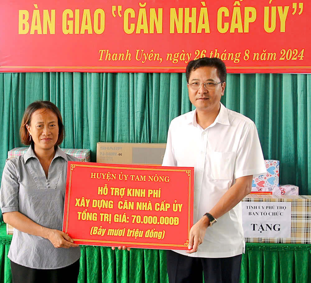 Bàn giao “Căn nhà cấp ủy” tại huyện Tam Nông