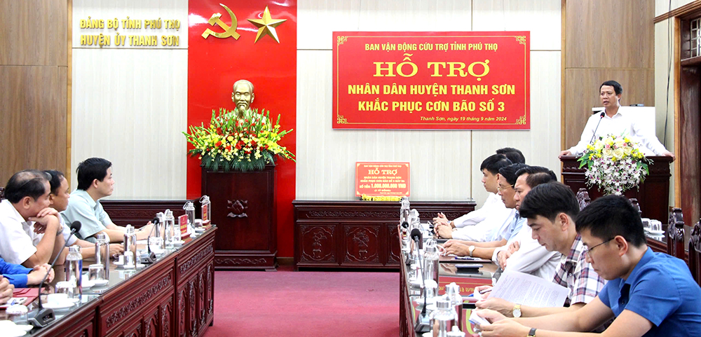 Trưởng Ban Tổ chức Tỉnh ủy thăm hỏi, trao hỗ trợ huyện Thanh Sơn khắc phục hậu quả bão số 3