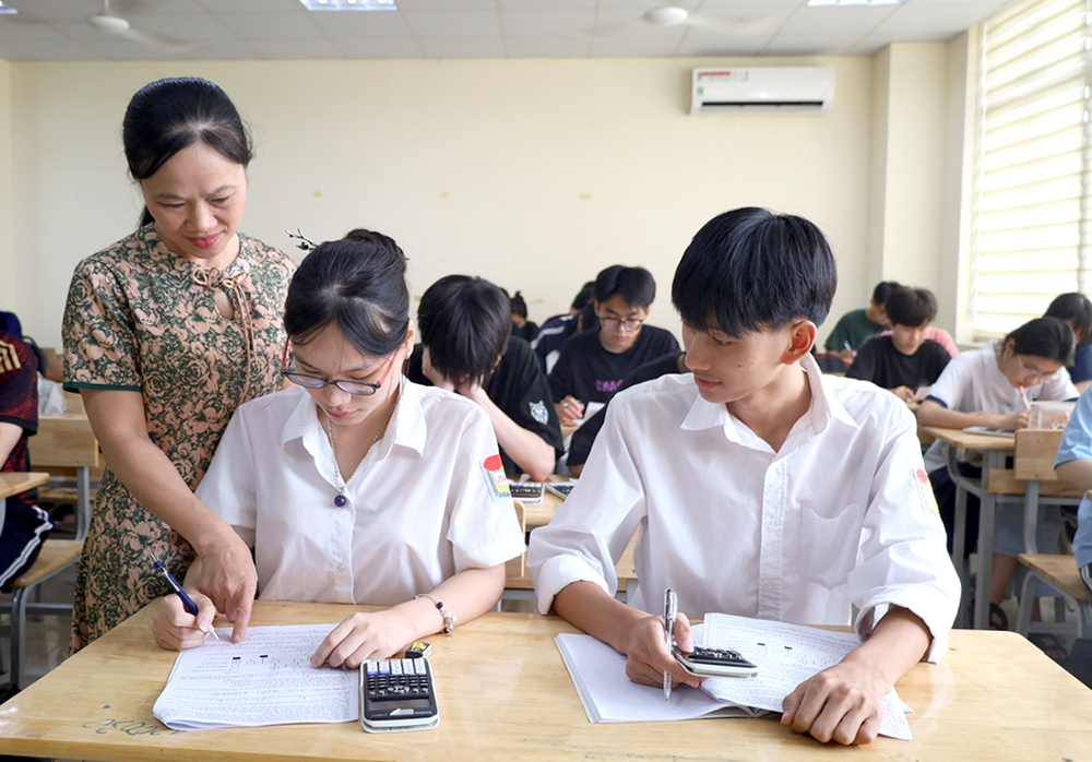 Thi đua học và làm theo Bác