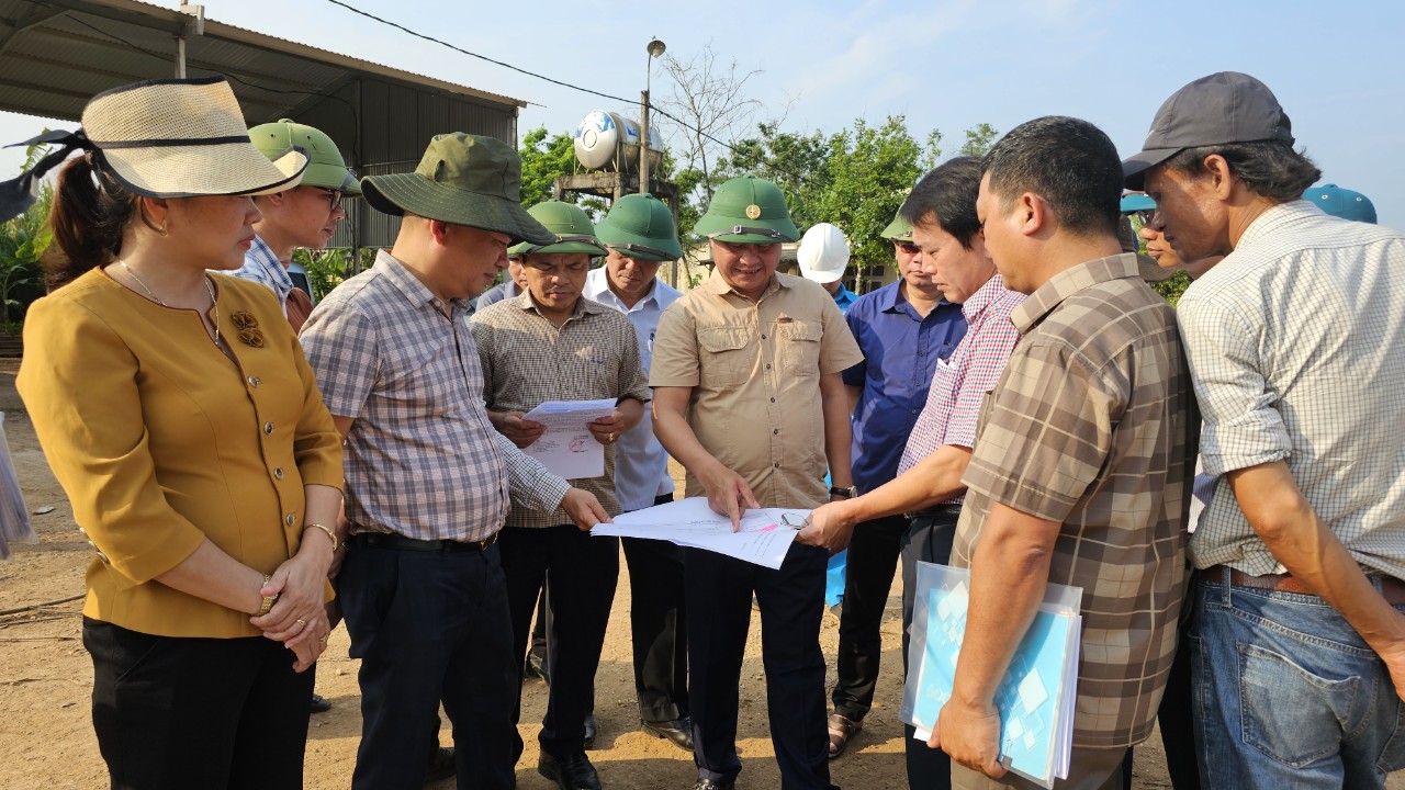 Tăng cường tuyên truyền, vận động người dân bàn giao mặt bằng phục vụ thi công cao tốc Vạn Ninh - Cam Lộ