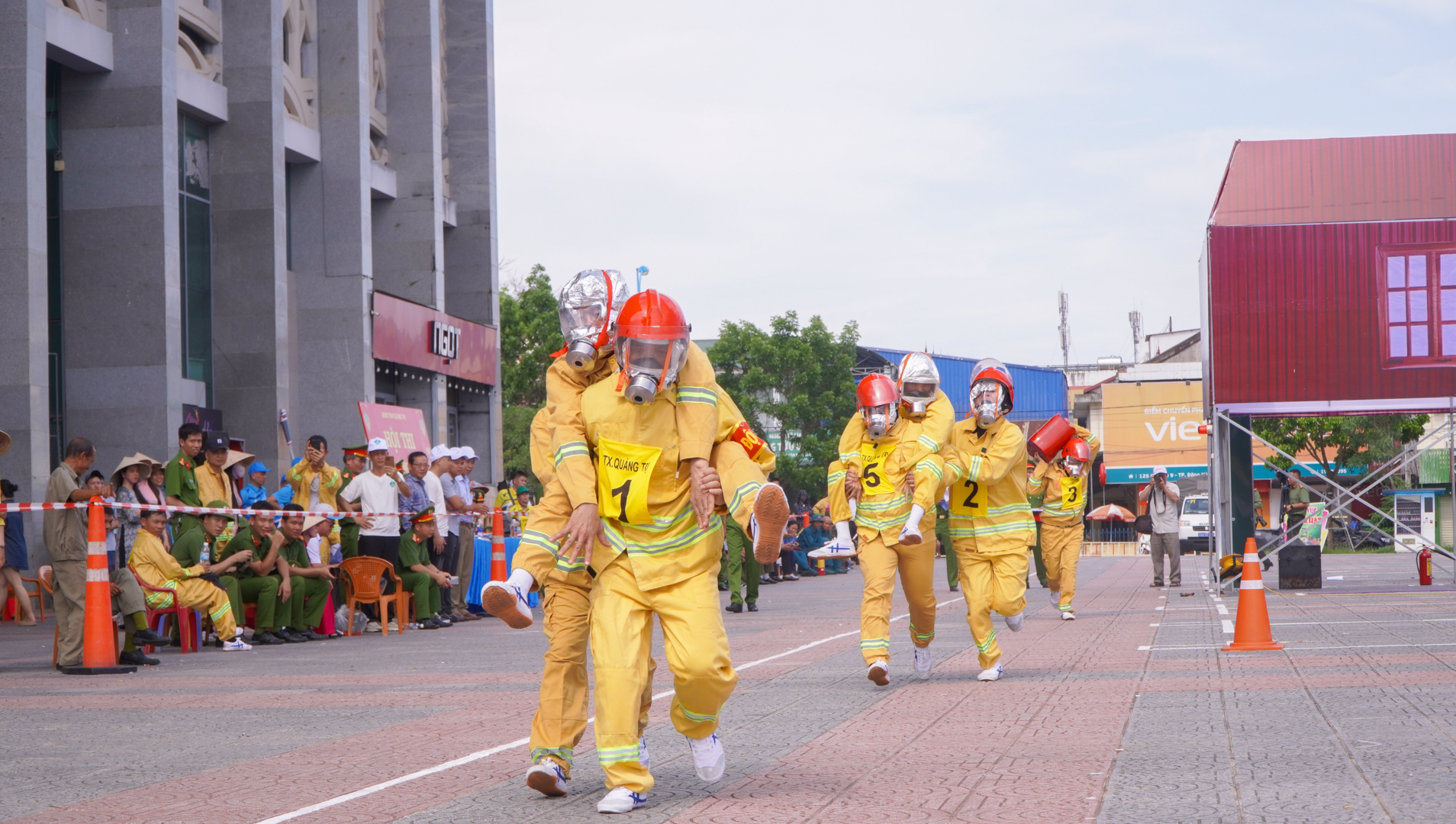 10 Tổ liên gia an toàn PCCC tham gia Hội thi nghiệp vụ chữa cháy và cứu nạn cứu hộ
