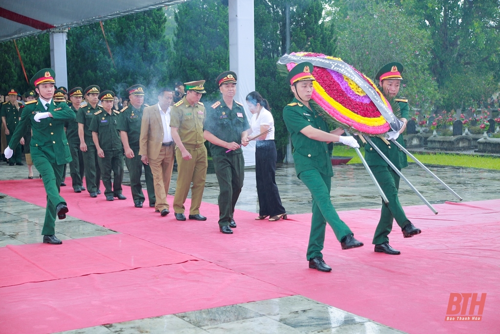 Lễ truy điệu và an táng các liệt sĩ quân tình nguyện và chuyên gia Việt Nam