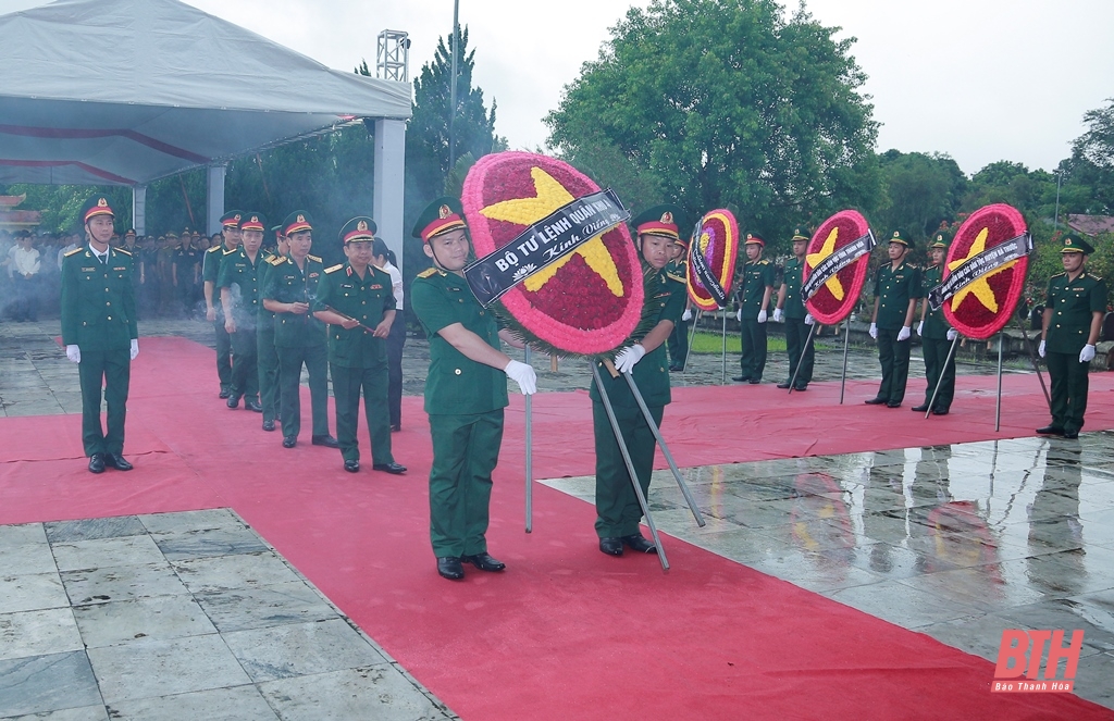 Lễ truy điệu và an táng các liệt sĩ quân tình nguyện và chuyên gia Việt Nam