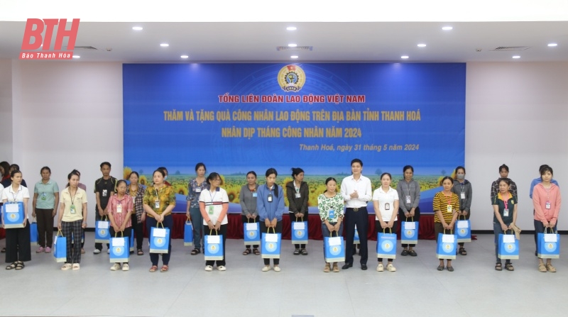 Phó Chủ tịch Tổng LĐLĐ Việt Nam Ngọ Duy Hiểu thăm, tặng quà công nhân lao động Công ty TNHH Giầy Annora Việt Nam