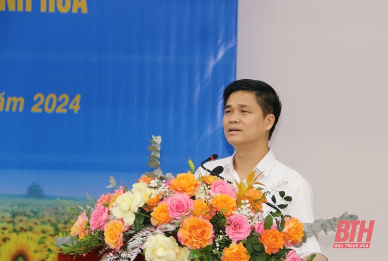 Phó Chủ tịch Tổng LĐLĐ Việt Nam Ngọ Duy Hiểu thăm, tặng quà công nhân lao động Công ty TNHH Giầy Annora Việt Nam