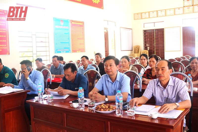 Phó Chủ tịch Thường trực HĐND tỉnh Lê Tiến Lam dự sinh hoạt chi bộ thôn Đằng Trung