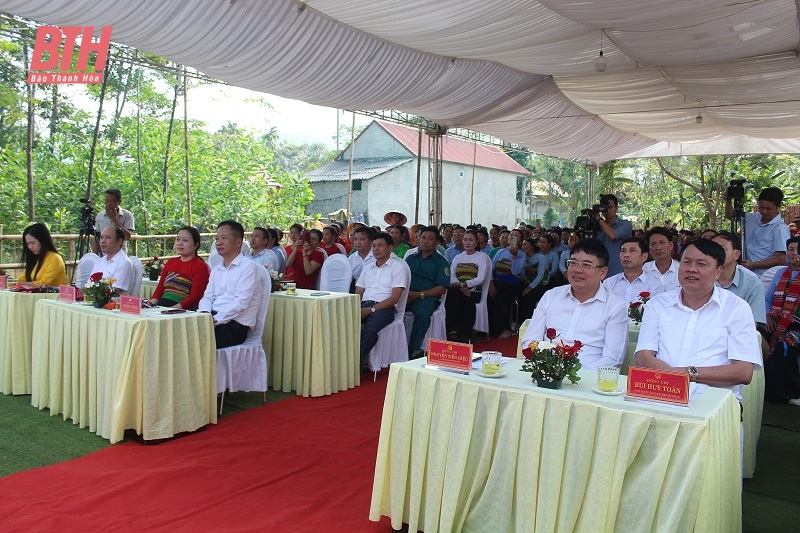 Trưởng Ban Quản lý KTT Nghi Sơn và các KCN tỉnh Nguyễn Tiến Hiệu dự Ngày hội Đại đoàn kết toàn dân tại Ngọc Lặc