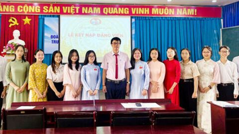 Sức trẻ sinh viên Đại học An Giang trong hàng ngũ của Đảng