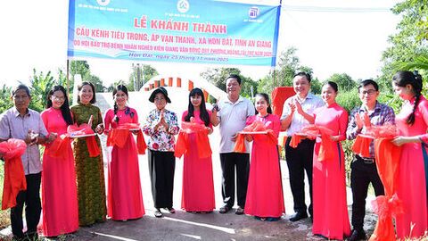 Xã Hòn Đất khánh thành cầu Kênh Tiêu Trong