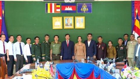 Phó Chủ tịch UBND tỉnh An Giang Lê Văn Phước chúc Tết Chôl Chnăm Thmây tại tỉnh Koh Kong