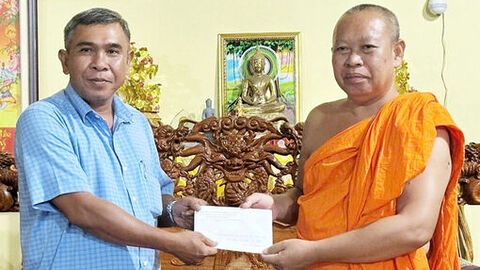 Lãnh đạo Sở Dân tộc và Tôn giáo thăm các trường hạ và chức sắc tiêu biểu