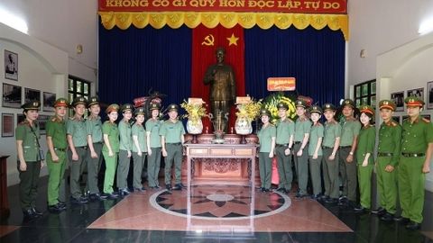 Công an tỉnh An Giang bàn giao công trình “Ngôi nhà 19/8” và sinh hoạt chính trị tại Cà Mau 