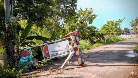 Khảo sát sạt lở trên địa bàn xã Vĩnh Thạnh Trung