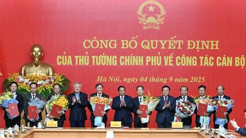 Công bố Quyết định của Thủ tướng Chính phủ về công tác cán bộ