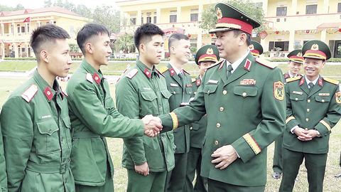 Tự hào truyền thống anh hùng, xây dựng lực lượng vũ trang Quân khu 1 vững mạnh toàn diện
