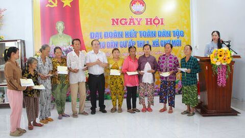 Phó Chủ tịch Thường trực UBND tỉnh An Giang Nguyễn Thanh Phong dự Ngày hội Đại đoàn kết ấp Thị 1, xã Chợ Mới