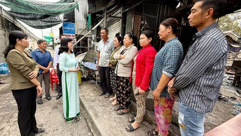 Ủy ban MTTQ Việt Nam tỉnh An Giang hỗ trợ 7 gia đình bị thiệt hại do hỏa hoạn ở xã Cô Tô