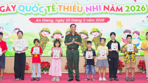Bộ Chỉ huy Quân sự tỉnh An Giang tổ chức họp mặt, tặng quà cho thiếu nhi 