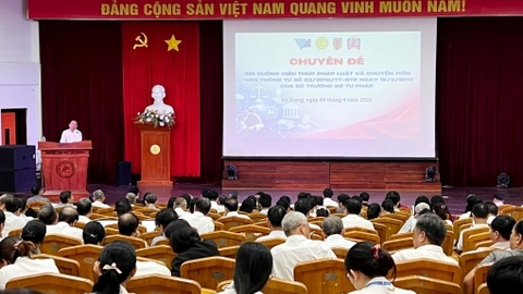 Bồi dưỡng nghiệp vụ luật sư và báo cáo chuyên đề cho sinh viên ngành luật