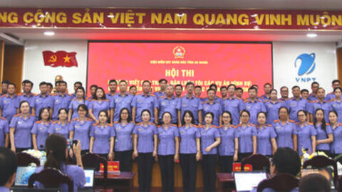 Hơn 60 thí sinh thi viết cáo trạng, bản luận tội