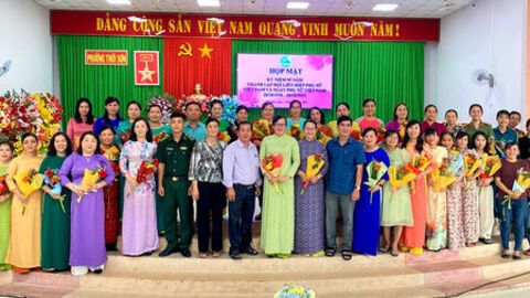 Chăm lo cho phụ nữ vùng biên