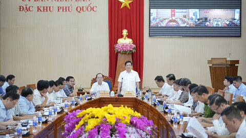 Chủ tịch UBND tỉnh An Giang Hồ Văn Mừng nghe báo cáo tiến độ công trình, dự án phục vụ Hội nghị APEC 2027