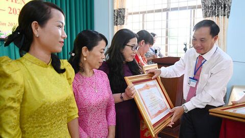 Các địa phương tuyên dương điển hình tiên tiến