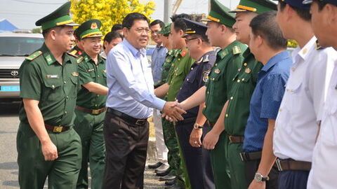 Phó Chủ tịch UBND tỉnh Ngô Công Thức kiểm tra tình hình an ninh biên giới, hoạt động các cửa khẩu 