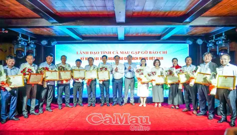 Lãnh đạo tỉnh Cà Mau gặp gỡ các cơ quan báo chí Trung ương và Thành phố Hồ Chí Minh