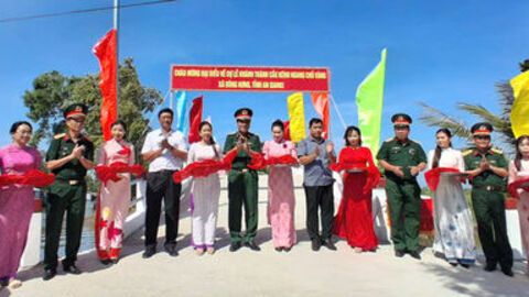 Khánh thành cầu, bàn giao nhà dịp kỷ niệm 80 năm Ngày thành lập lực lượng vũ trang Quân khu