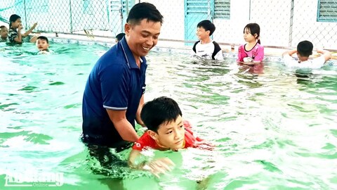 Trang bị kỹ năng phòng, chống đuối nước cho 150 học sinh xã Óc Eo