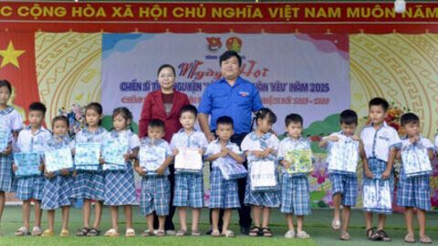 Sôi nổi Ngày hội Chiến sĩ tình nguyện “Vì đàn em thân yêu”