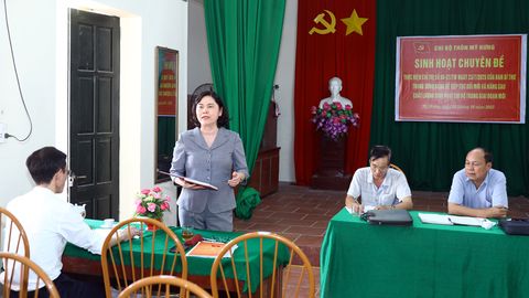 Phó Chủ tịch Thường trực HĐND tỉnh Trần Thị Hằng dự sinh hoạt với Chi bộ thôn Mỹ Hưng