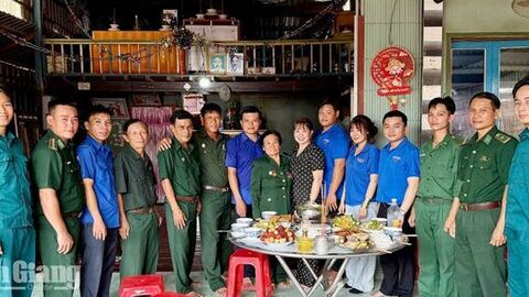 Bữa cơm nghĩa tình ở Phú Hữu