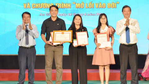 Tuyên dương tập thể, cá nhân có thành tích Liên hoan Phát thanh toàn quốc lần thứ XVII 