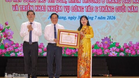 Chủ tịch UBND tỉnh An Giang Hồ Văn Mừng yêu cầu mỗi phong trào thi đua phải hướng đến những kết quả cụ thể, thiết thực
