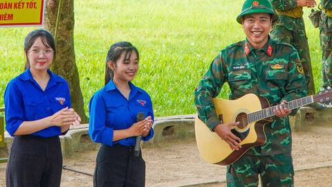 Điểm tựa thao trường mùa nắng gắt 